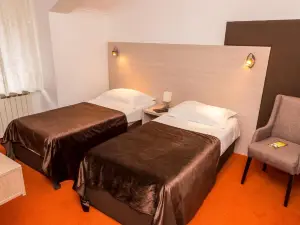 Hotel S