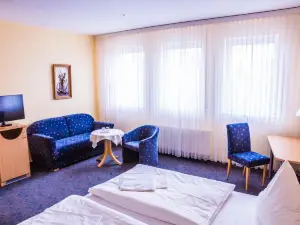 Warias Hotel & Restaurant