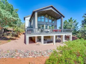Hot Tub and Deck Mtn-View Pine Getaway!