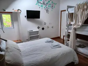 Voyage Hostel - Ensuite Family Rooms with Shared Kitchen