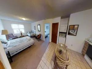 Dodgeton Creek Inn