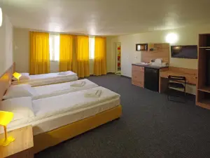 Guest Rooms "CENTRAL" Family Rooms & Apartments