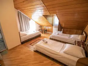 Family Hotel Lago & Wine Cellar