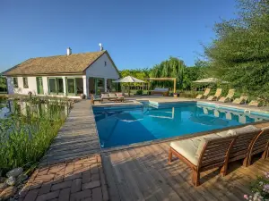 Paskom Cottage