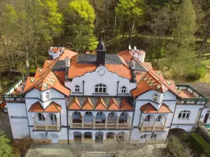 Waldschlossl Schneedorfl