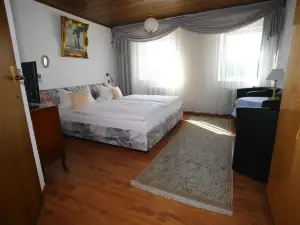 Pension Weinberg Mit Landhaus Nizza
