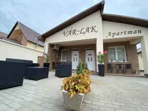 VAR-Lak Apartman