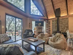 Updated Tree House Pine Mtn Club Cabin by Trails