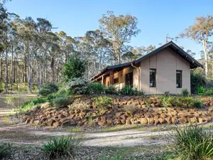 Jarrah Grove Forest Retreat - Adults Only Luxury Chalet