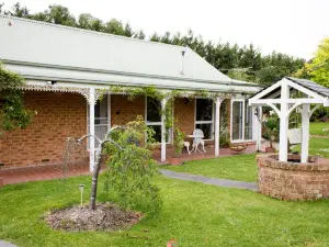 Lakeside Cottage Luxury B&B