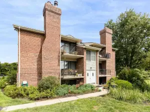 Large, Stunning Elvis Themed Condo,10 Min from Cvg