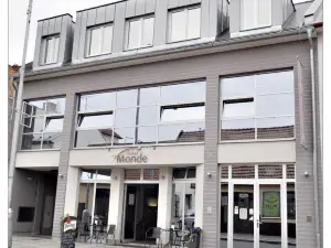 Hotel Monde