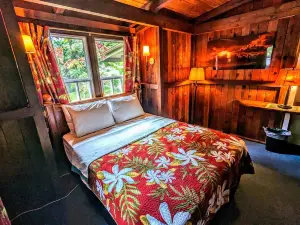 Kehena Mauka Nui Club Lgbtqia+ Clothing Optional