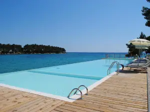 Crvena Luka Resort