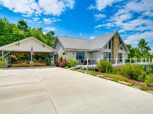 Nebo Home with Hot Tub Wheelchair Accessible