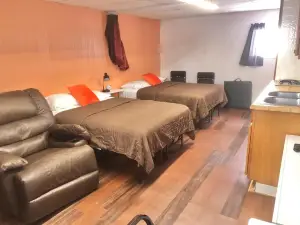 Town N' Country Motel, 1 Block to Bar, Cafe, Gas