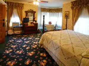 Rose Heart Inn