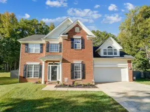 Large, Private Home on Cul-De-Sac w/ Pool