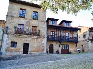 Akla Suites Con Jacuzzi Santillana