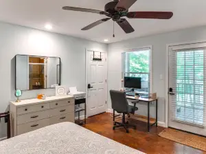 Riverfront Cottage Near Rock Island State Park