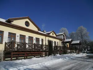 Red Deer Hotel