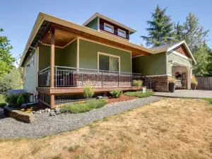 Modern Bellingham Retreat Near Galbraith Mountain!