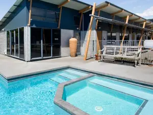 Beach House Motel