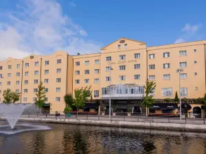 Canal Court