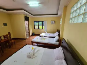La-Familia Guest House