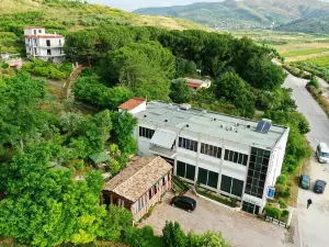 "Frogs House" Hotel & Restorant Slow Food