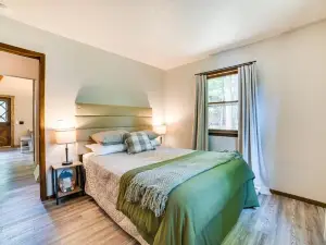 Family Roscommon Home - 3 Mi to Higgins Lake