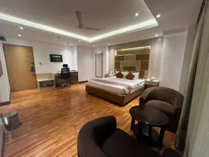 Royal Raj Hotel