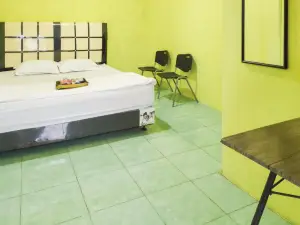 RedDoorz Near Pelabuhan Ajibata Parapat