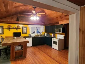 3-Bedroom Home/Hot Tub/Pool Table/Riverfront/Hunt