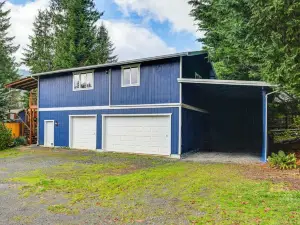 Waterfront Alder Lake Retreat: Hot Tub & Deck!