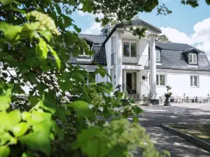Hällsnäs Hotell & Restaurang