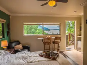 The Fraser River's Edge B&B Lodge