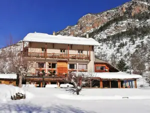 Hôtel Restaurant Gîtes les 5 Saisons