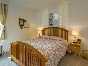 Walk to Restaurants and Shops Apt in Pennsylvania!