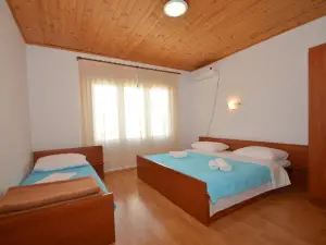 Apartments Cico Starigrad Paklenica