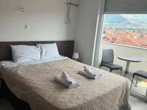 Deni Apartments