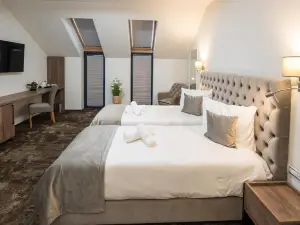 Alive Hotel