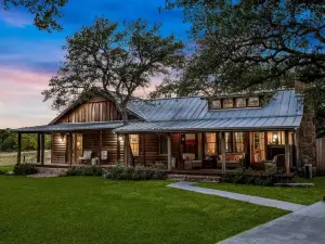 Hill Country Hideaway on 14 Acres