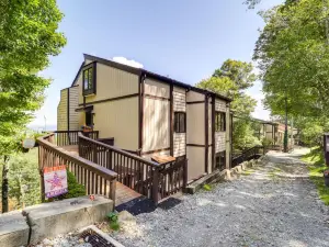1 Mi to Ski Condo with Fireplace in Beech Mountain!