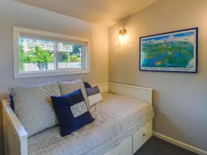 Waterfront Hood Canal Cottage Steps to the Beach!