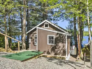 Pet-Friendly Ellsworth Cottage on Branch Lake