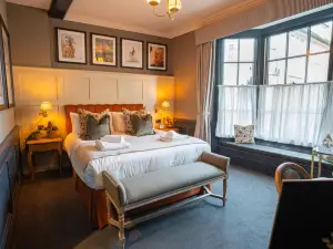 Salisbury Arms Hotel