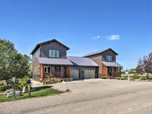 Pet-Friendly Choteau Townhouse with Gas Grill!