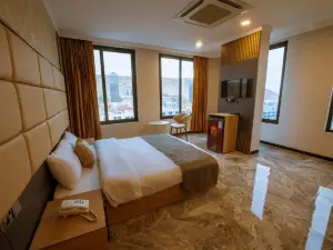Sarok Hotel