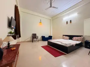 Atulyam Stays Sushant Golf City